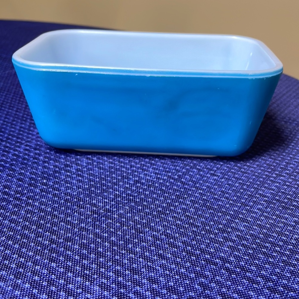 Pyrex 502-B Solid Color Blue Refrigerator Dish without lid.